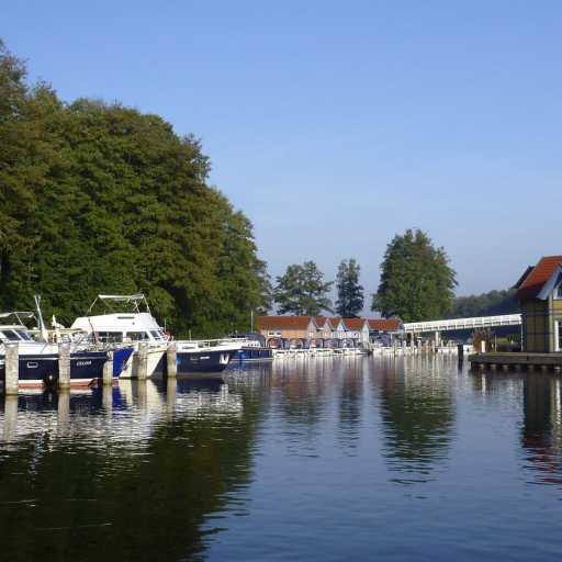 Einrichtungen im Hafendorf Rheinsberg