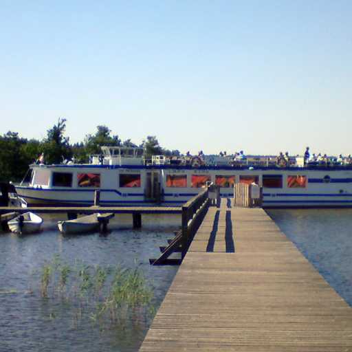 Schiffsanleger im Hafendorf Rheinsberg